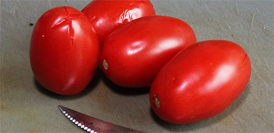 Tomaten einschneiden