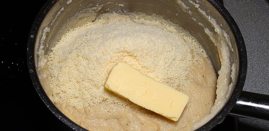 Polenta mit Parmesan und Butter
