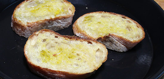Brot mit Olivenöl