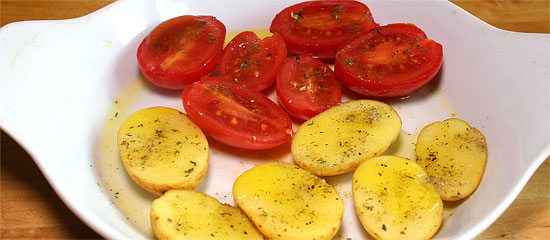 Kartoffeln und Tomate