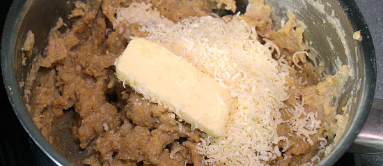 Polenta mit Butter und Parmesan