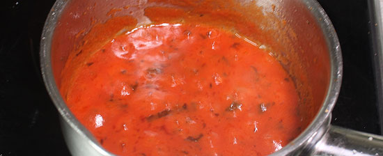 Tomaten-Basilkum-Sauce