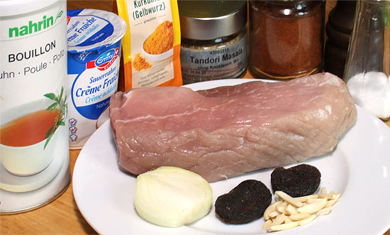 Zutaten Schweinsgeschnetzeltes mit Curry, Dörraprikosen und Mandeln