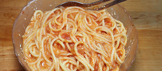Spaghetti mit Eierguss vermischt