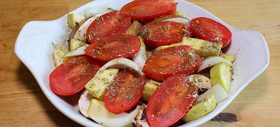Tomaten, Champignons und Zwiebel ofenbereit