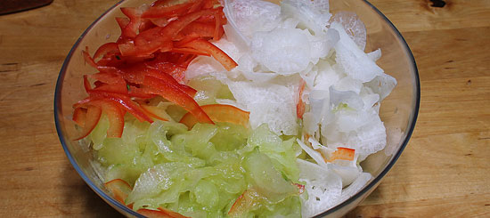 Gurken-Rettich-Peperoni-Salat