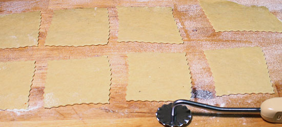 Pastateig zugeschnitten