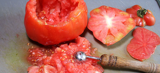 Tomate aushöhlen