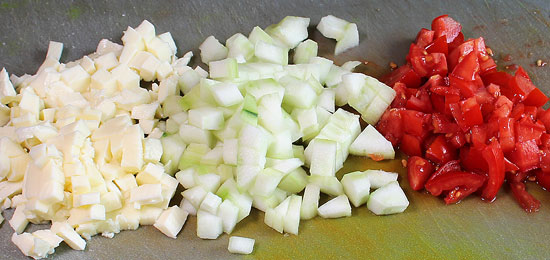 Gurke, Tomaten und Mozzarella geschnitten
