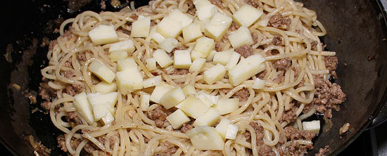 Spaghettini mit Hackfleisch vermischt