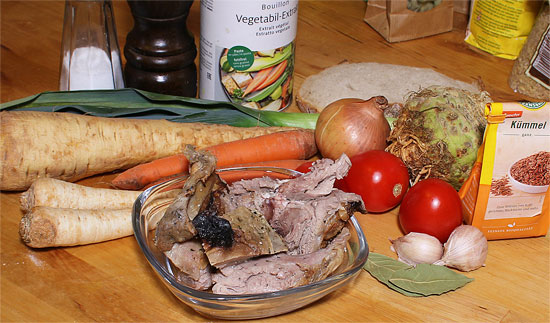 Zutaten Gemüsesuppe mit Lammfleisch und Croûtons