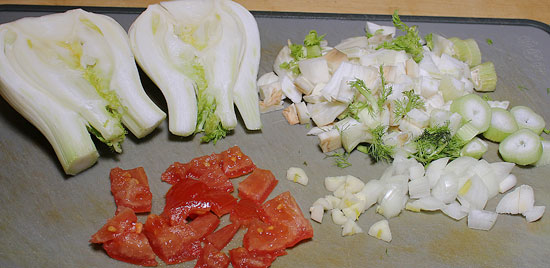 Fenchel, Tomate, Zwiebel und Knoblauch gerüstet