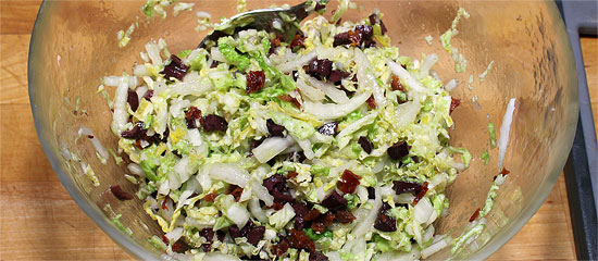 Salat mit Oliven und Dörrtomaten