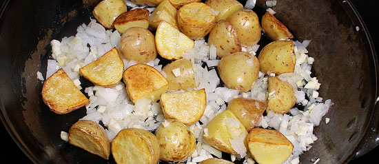 Kartoffeln mit Zwiebeln