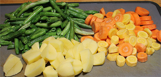 Gemüse und Kartoffeln gerüstet