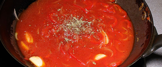 Tomaten-Pepeproni-Sauce gewürzt