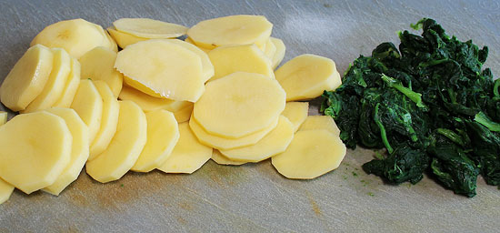 Kartoffeln und Spinat gerüstet