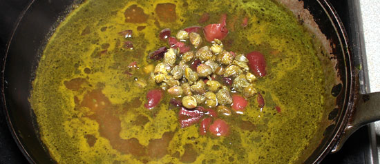 Sauce mit Kapern und Oliven