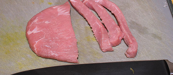 Flank Steak zu Streifen schneiden