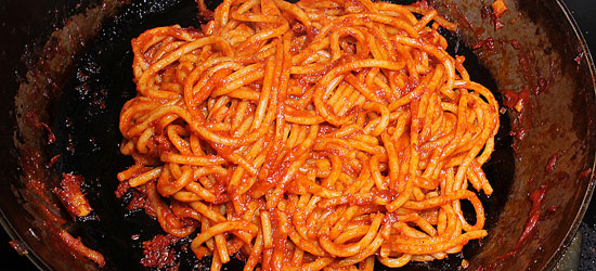 Spaghetti mit eingekochter Tomatensauce