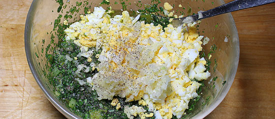 Salsa verde mit Ei und Knoblauch