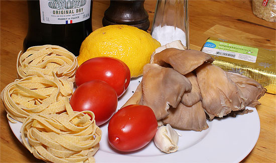 Zutaten Tagliatelle mit Austernpilzen und frischen Tomaten