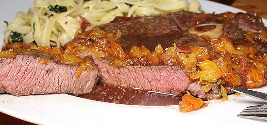 Lammgigot-Steak angeschnitten