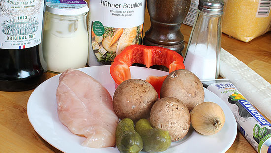 Zutaten Poulet-Champignon-Ragout mit Peperoni und Essiggurke
