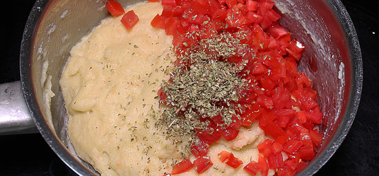 Ribelmais mit Tomaten und Oregano