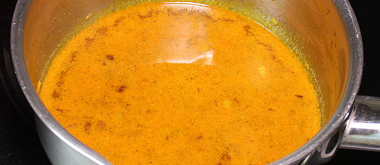 Currysauce köcheln