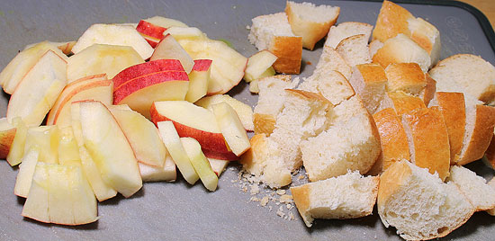 Brot und Apfel geschnitten