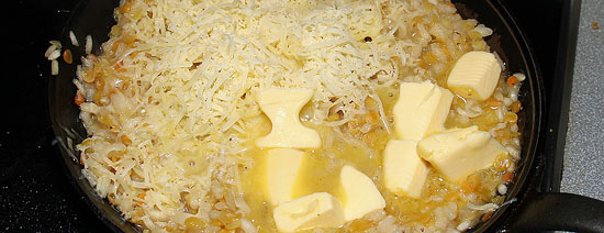 Käse und Butter zugeben