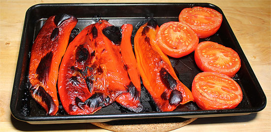 Tomaten und Peperoni geröstet