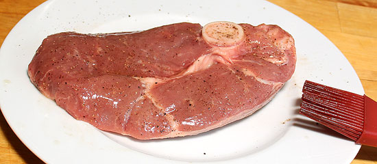 Gigot-Steak mit Pfeffer und Balsamico