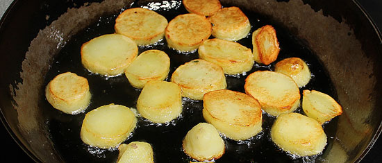 Kartoffelscheiben braten