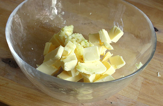 Butter gewuerfelt