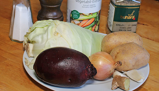 Zutaten Kohlsuppe mit Rande und Kartoffelcroûtons