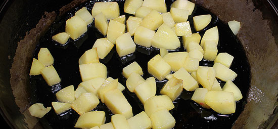 Kartoffelwürfel braten