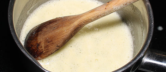 Mehl in Butter anschwitzen
