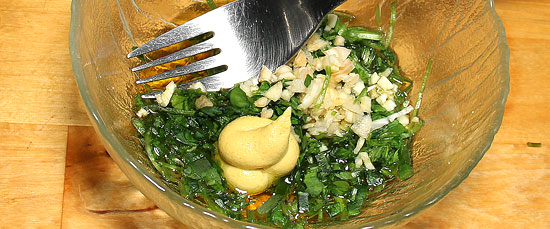 Salatsauce vermischen