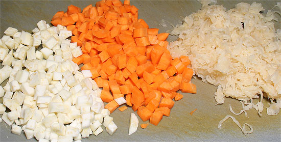 Gemüse und Sauerkraut gerüstet