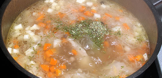 Gemüse und Sauerkraut mitkochen