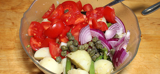 Salat vermischen