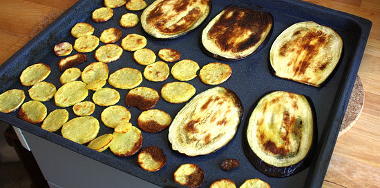 Aubergine unf Kartoffeln im Ofen rösten