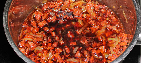 Salsiccia calabrese und Zwiebel mit Rotwein