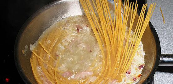 Spaghetti zugeben