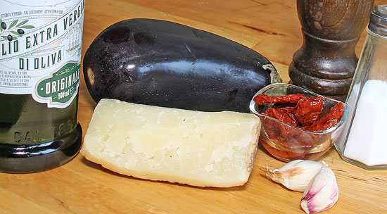 Zutaten marinierte Aubergine mit Pecorino sardo