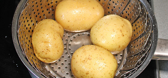 Kartoffeln im Dampfsieb