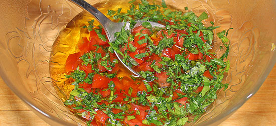 Marinade mit Tomate und Petersilie