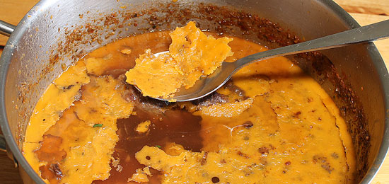 Fett von der ausgekühlten Supp entfernen
